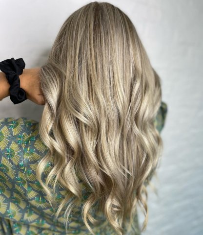 Balayage blond ou ombré hair ou painting à Alès