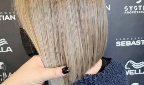 Salon de coiffure pour balayage blond et coupe carré à Alès