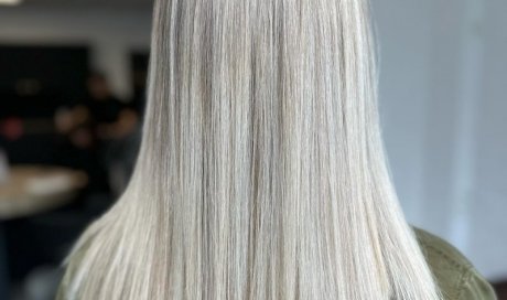 Coloration blonde effectuée sur une cliente à Alès