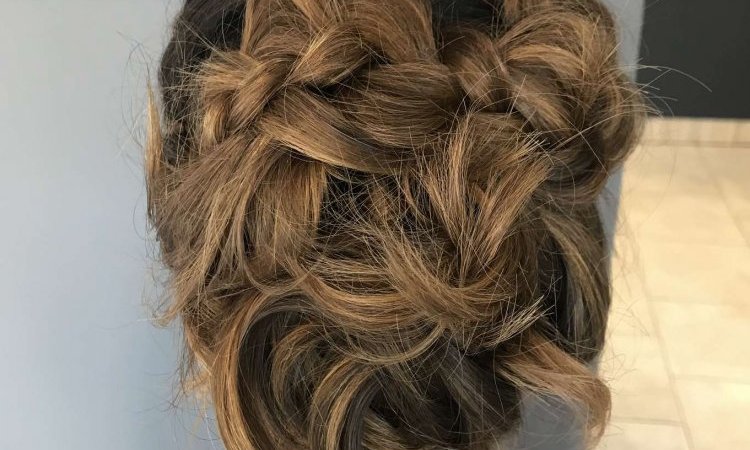 Salons de coiffure pour chignons femmes 