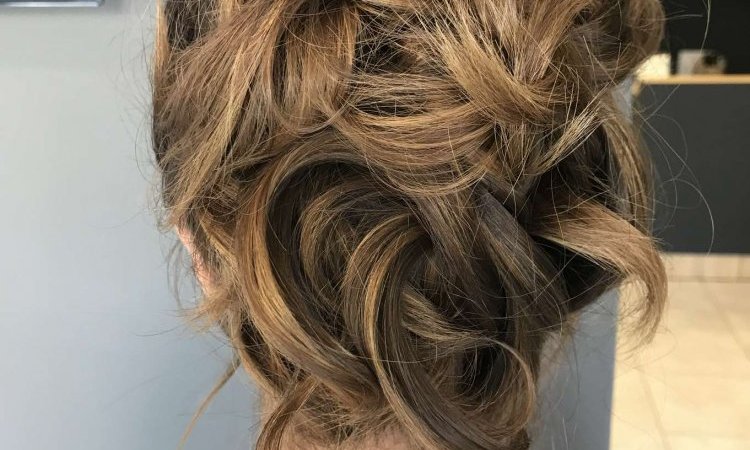 Salons de coiffure pour chignons femmes 