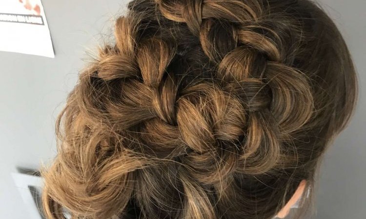 Salons de coiffure pour chignons femmes 